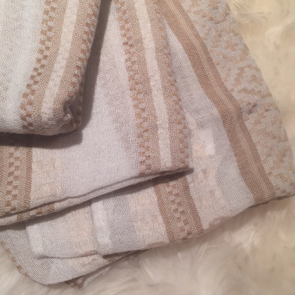 Aztec Neutral Scarf - Picture 3 of 8